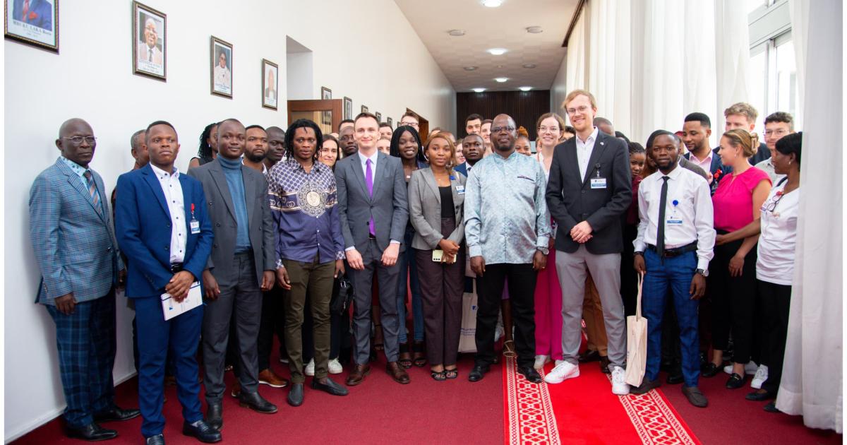 Jean-Claude Tshilumbayi et une délégation des étudiants de Konrad 