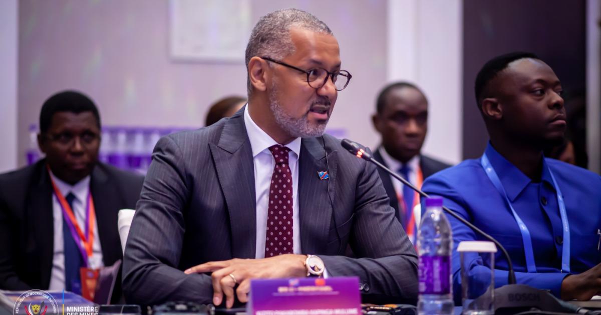 Kizito Pakabomba, Ministres des Mines