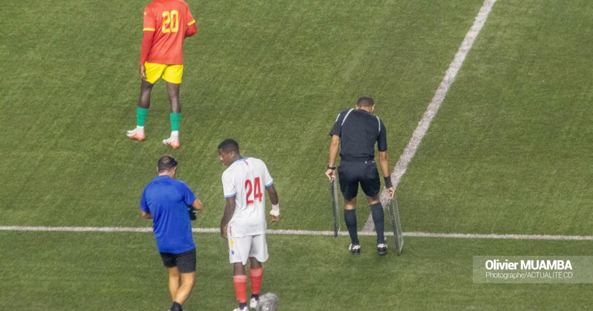 Stade des Martyrs, le 6 septembre 2024. Noah Sadiki, effectuant son entrée pour sa première chez les Léopards séniors. 