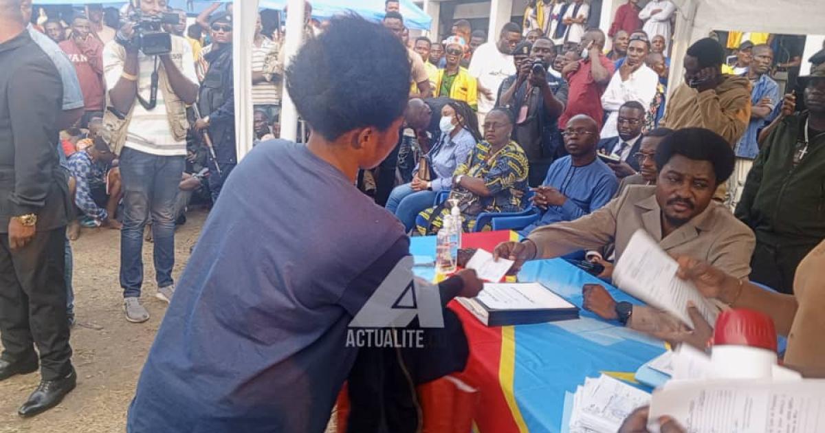Constant Mutamba en train de présider une cérémonie de libération de détenus à la prison centrale de Makala, le 21 septembre 2024 