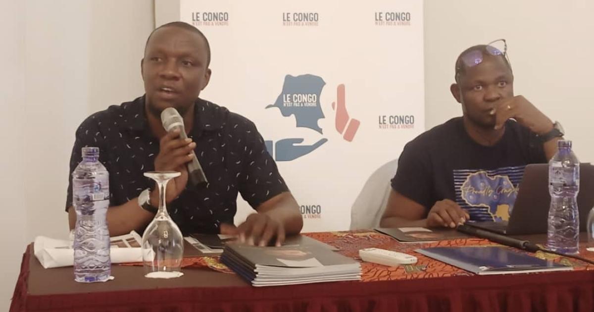 De  gauche à droite : le coordonnateur, Dirk Shaka et le porte-parole, Jean-Claude Mputu de CNPAV