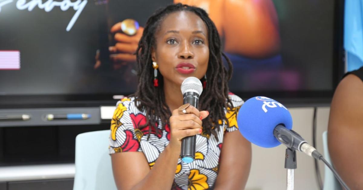 La chanteuse américaine Shola Adisa-Farrar