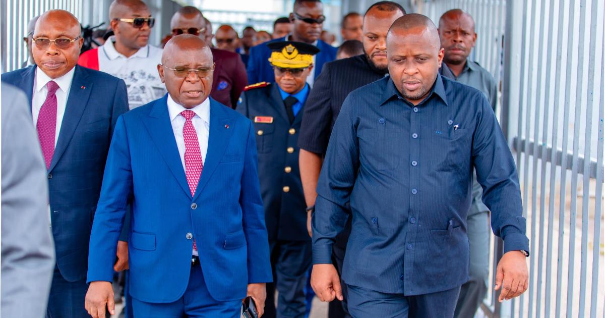 Raymond Zéphirin Mboulou, ministre de l’Intérieur, de la Décentralisation et du Développement local de la République du Congo, et Jacquemain Shabani Lukoo, vice-premier ministre et ministre de l’Intérieur, Sécurité, Décentralisation et Affaires coutumières de la RDC
