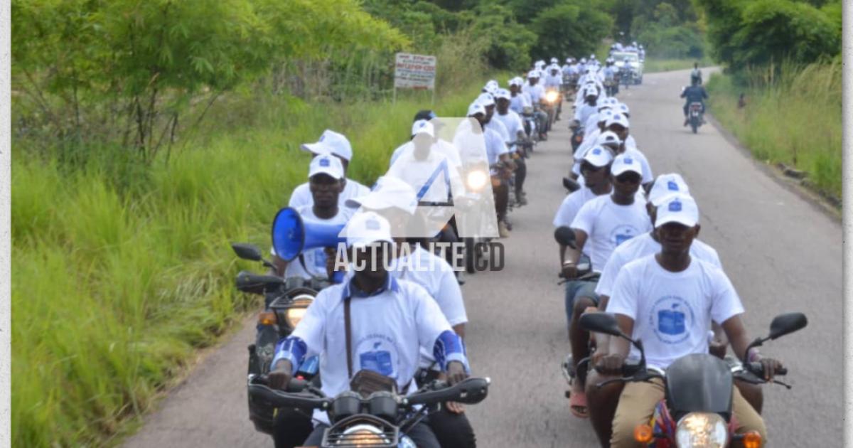 Caravane motorisée sensibilisant sur la tenue des élections à Masi-Manimba