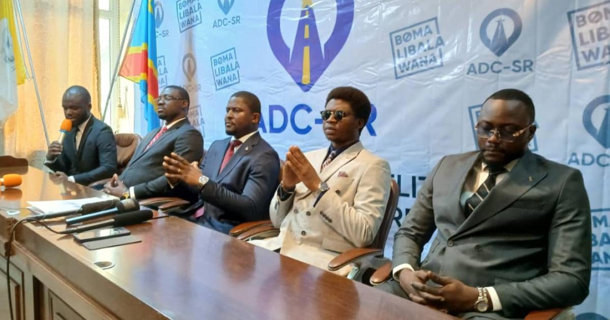Des jeunes de plusieurs bords politiques lors d'un point de presse mercredi 18 décembre 2024 à Kinshasa