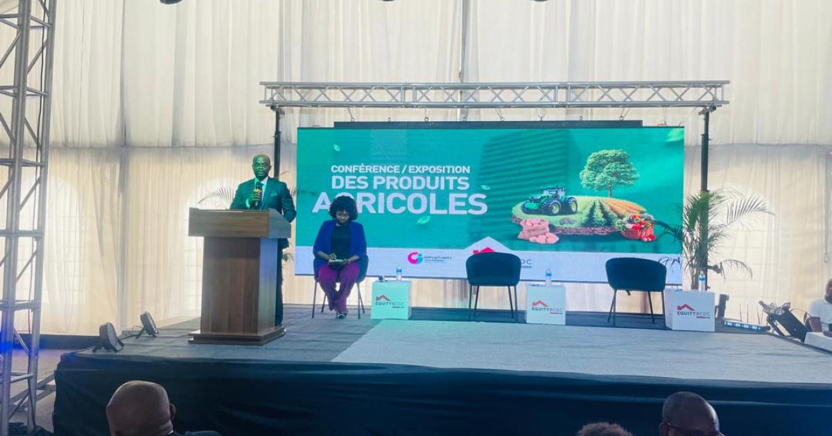 Olivier Nzanza, représentant du directeur exécutif de Equity BCDC en charge de l'investissement social devant les opérateurs du secteur agricole 