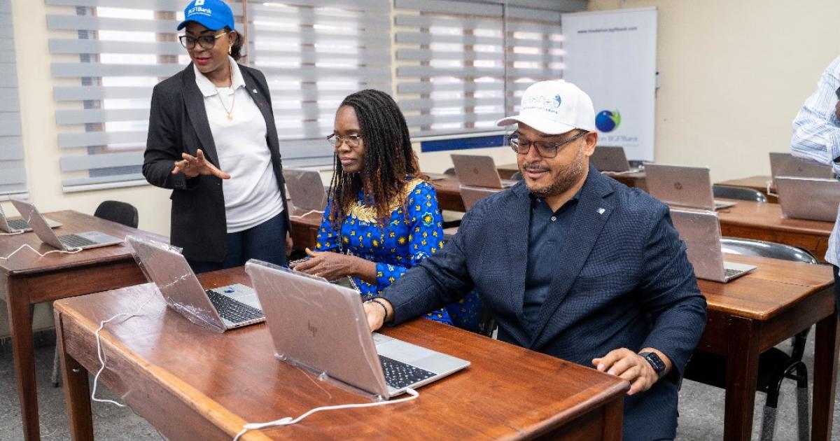La salle multimédia du Lycée Mpiko aménagée par la Fondation BGFIBank 