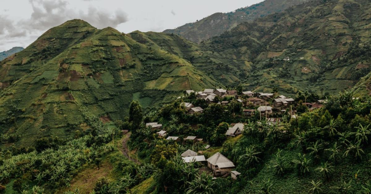 Vue sur les paysages vallonnés de la zone de santé de Minova, dans la province du Sud-Kivu, à l'est de la République démocratique du Congo. Ph/Hugh Cunningham