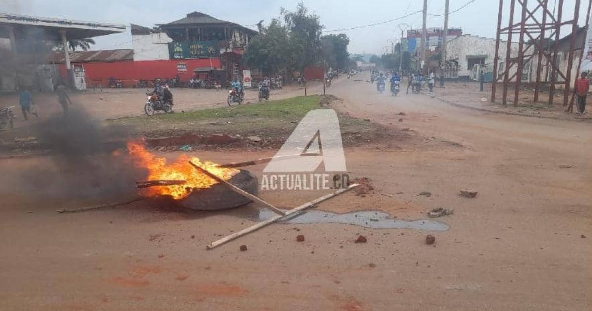 Manifestation de colère par des partisans de l'artiste Idengo à Beni