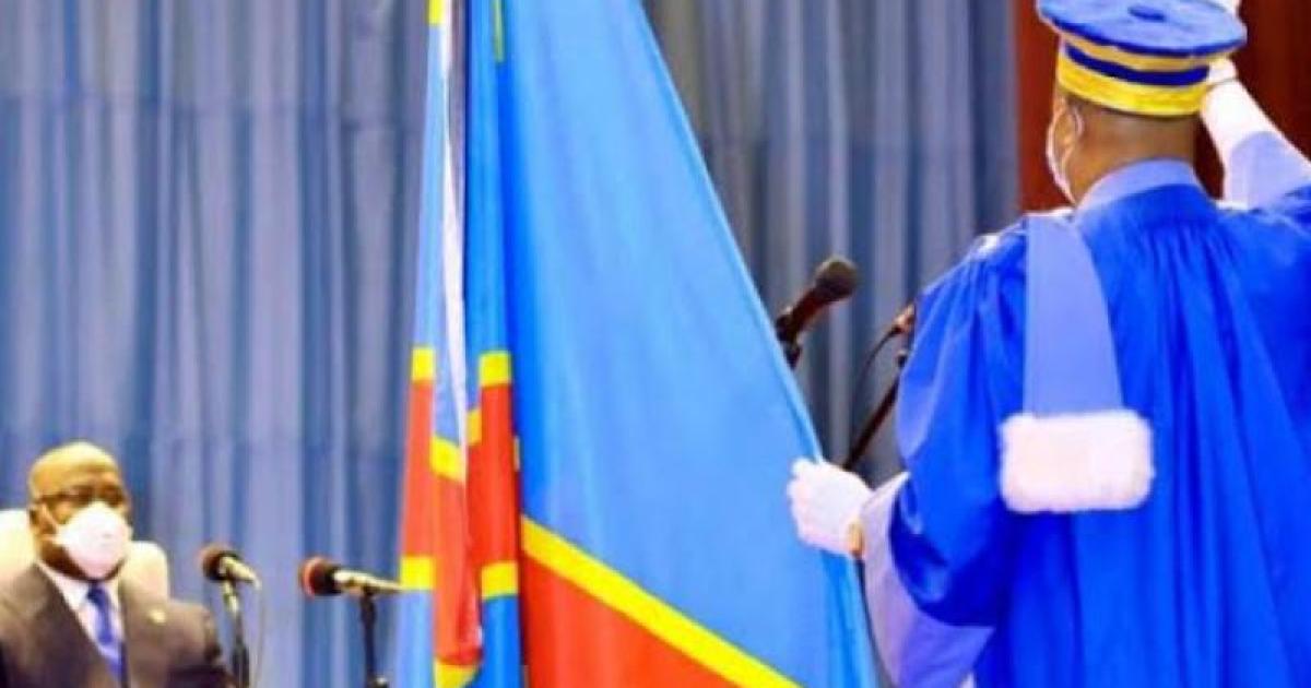 Tshisekedi recevant le serment d'un haut magistrat