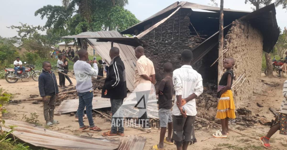 Une maison incendiée dans la localité de Ngite (Beni) au cours d'une attaque attribuée aux ADF