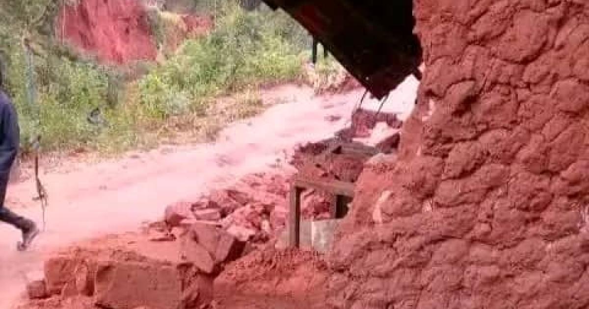 Une maison effondrée après une pluie à Mbuji-Mayi  