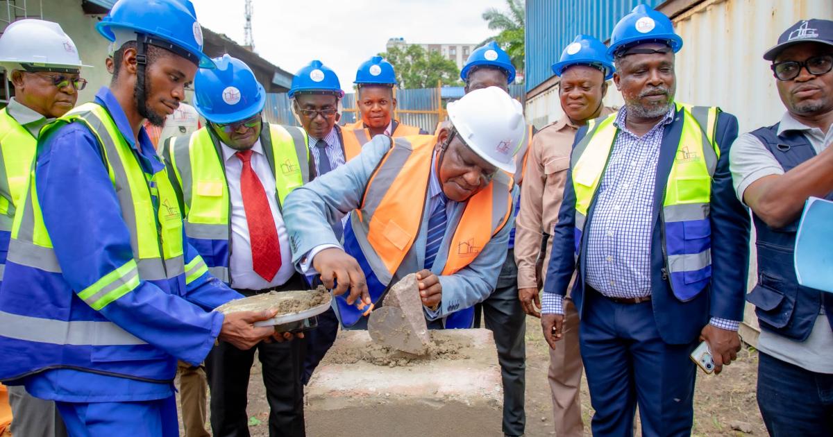 Pose de la première pierre de construction du siège de PROADER