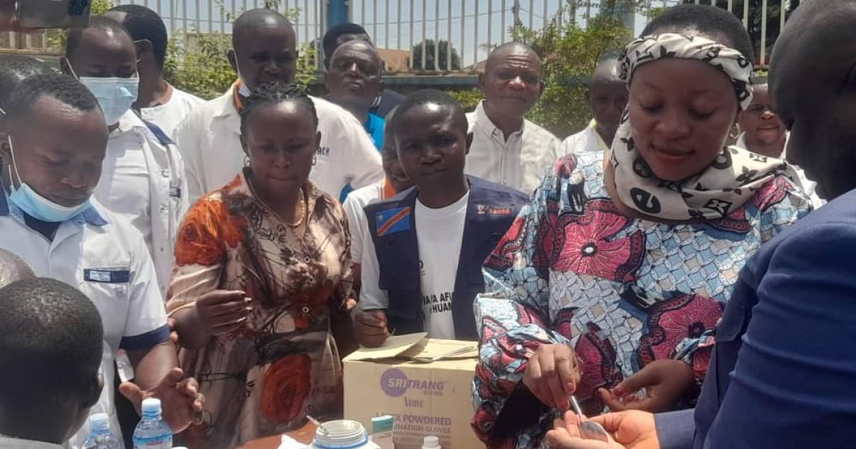 Campagne de distribution des médicaments contre l'onchocercose et la schistosomiase