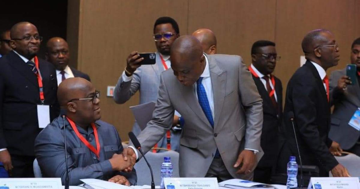 Félix Tshisekedi et Martin Fayulu lors d'une rencontre organisée par la CENI pour les candidats présidents de la République en 2023