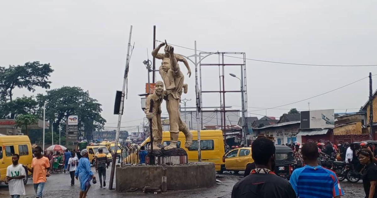 Statut des ancêtres de Matete, au rond-point Mongo dans la même commune après la pluie du 14 juin à Kinshasa