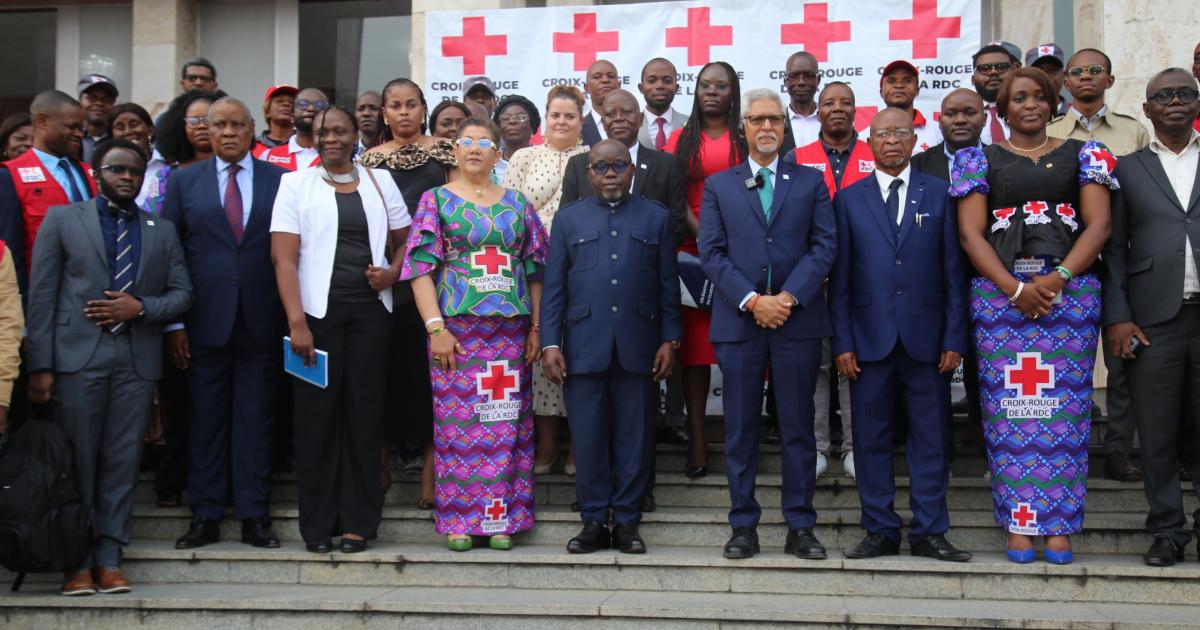 SG de l'IFRC et l'équipe dirigeante de la Croix-Rouge RDC ainsi que les secouristes