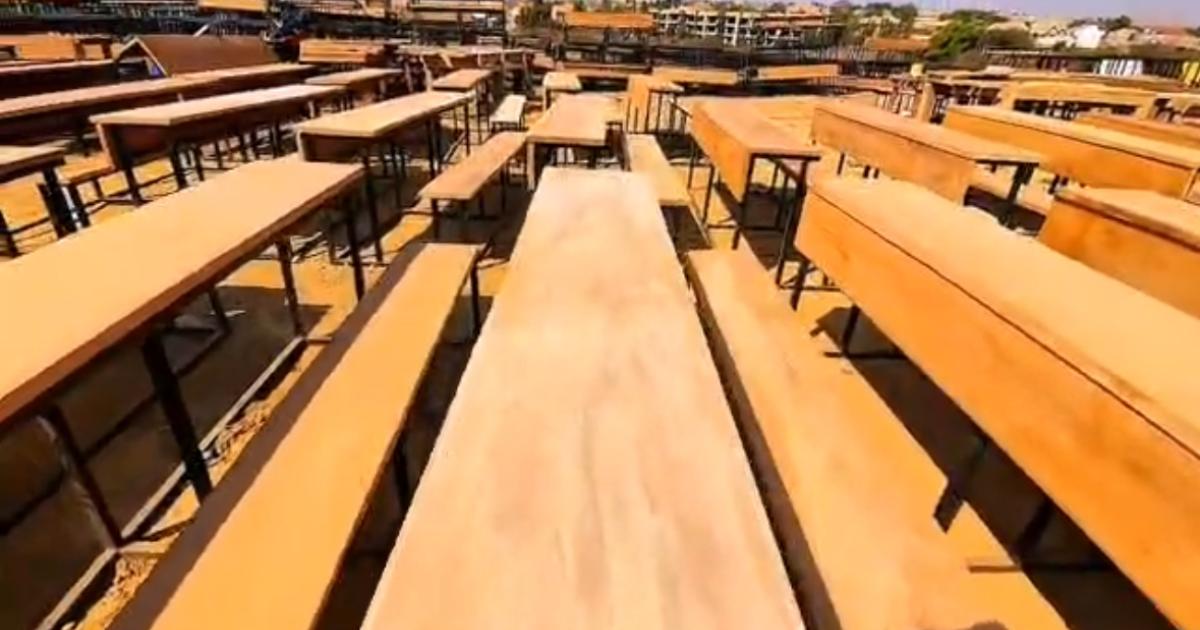 Bancs fabriqués par le Service national