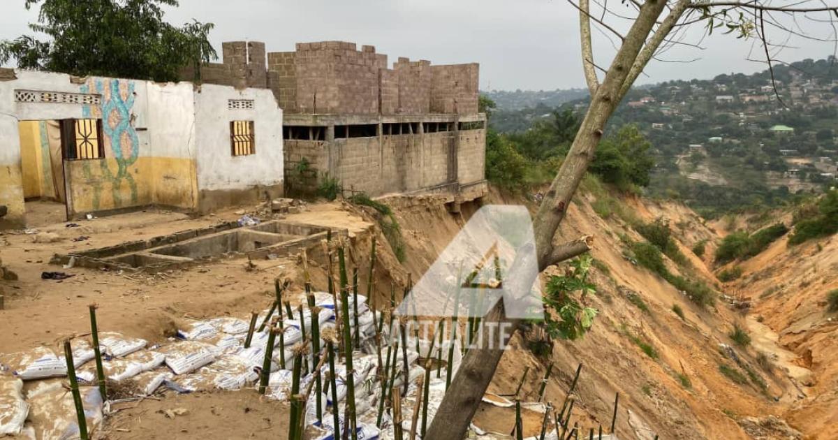 Une érosion dans la commune de Mont Ngafula 