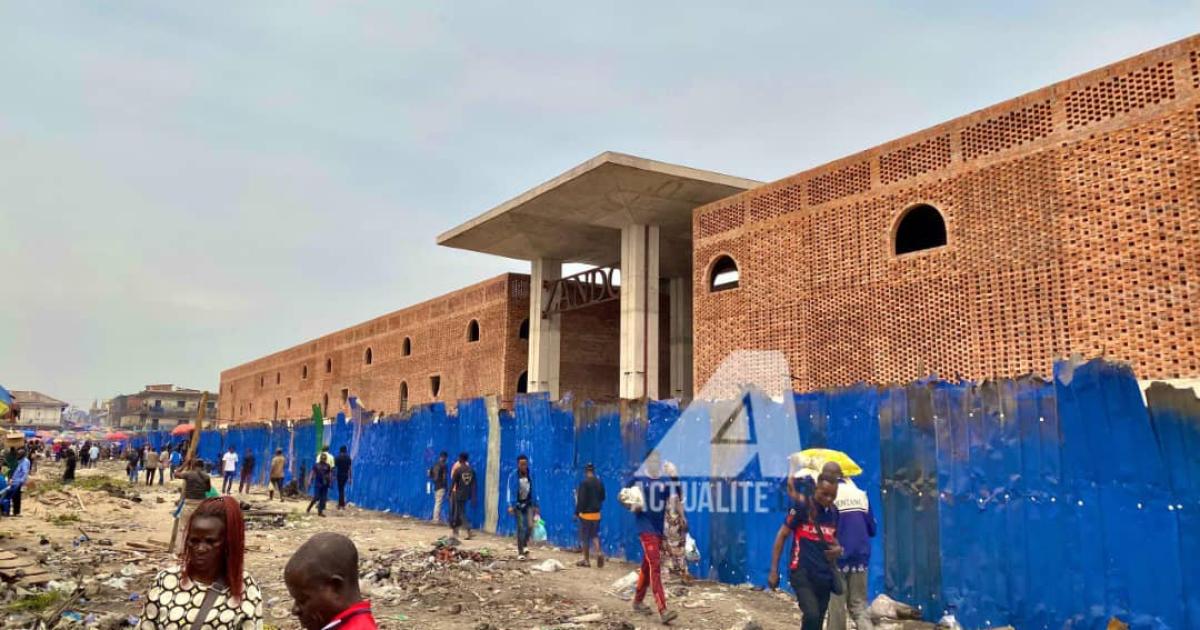 Nouveau marché central "Zando". Photo prise de l'extérieur 