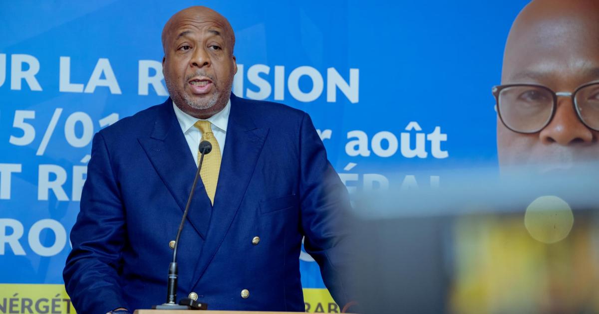 Aimé Molendo Sakombi, ministre des hydrocarbures 