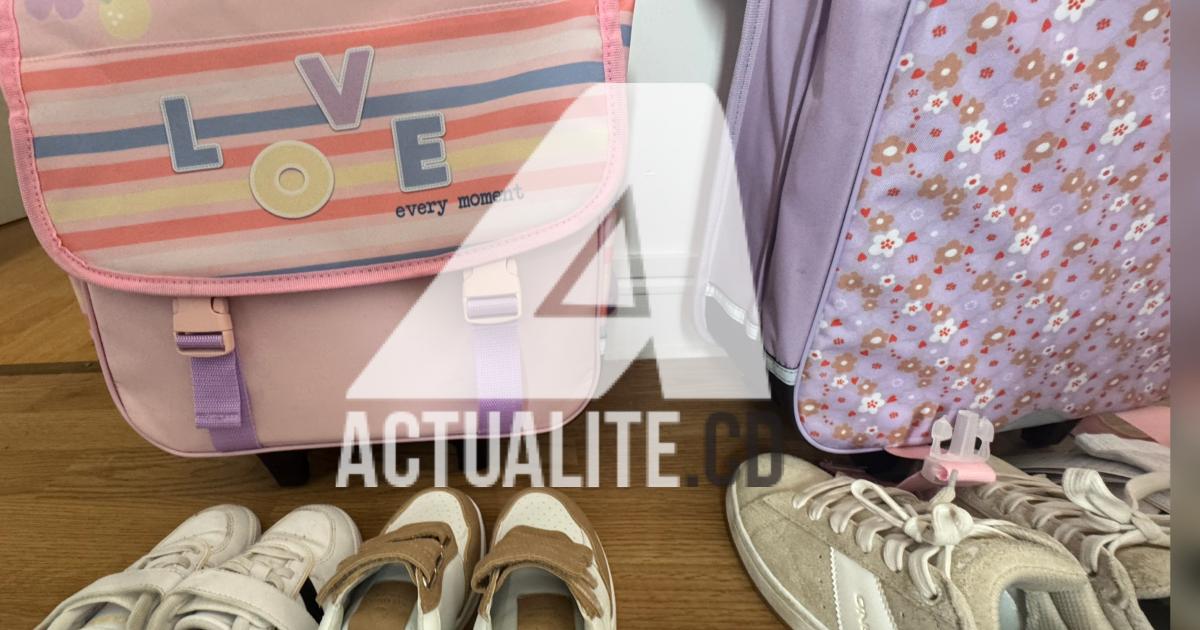 Légende : Fournitures scolaires distribuées aux élèves dans le cadre d’une initiative éducative. © ACTUALITE.CD / Ph