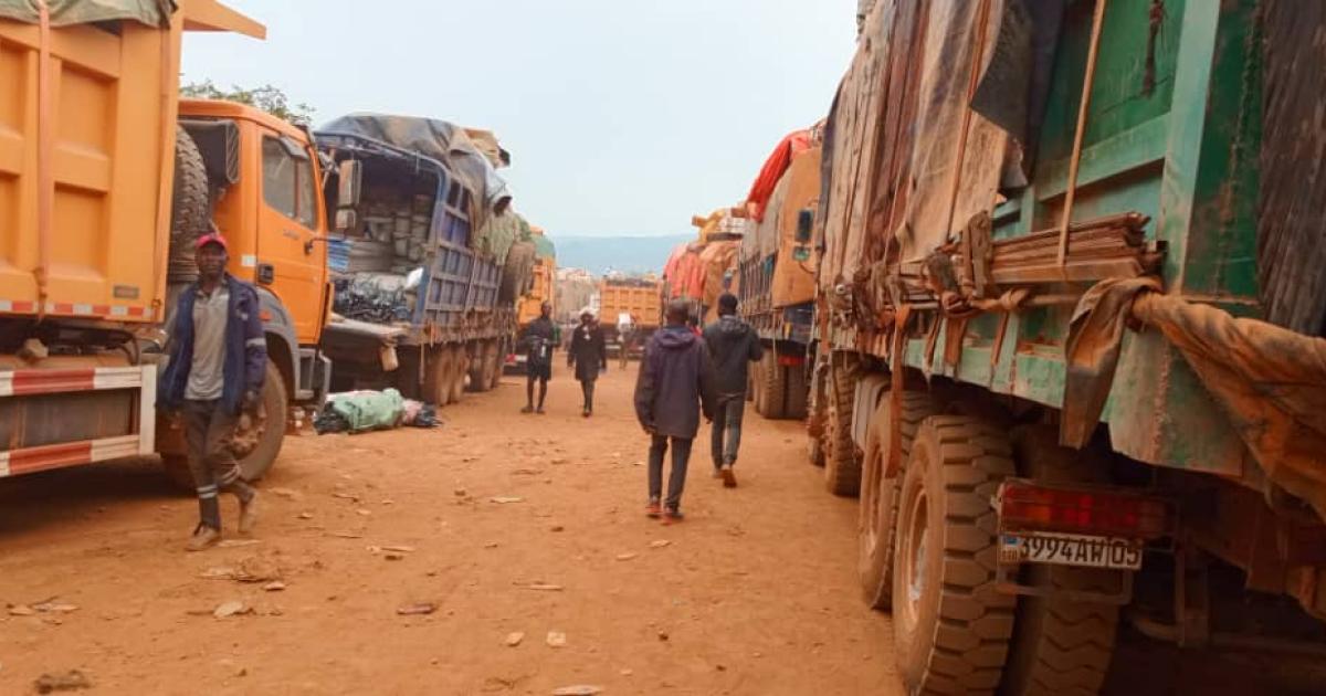 Des dizaines de véhicules bloqués départ et d'autre du pont Bundwe