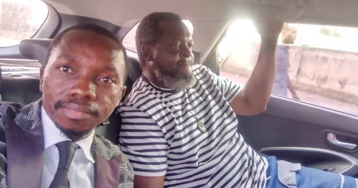 Jacky Ndala, après sa sortie de la prison centrale de Makala, samedi 20 septembre 2025