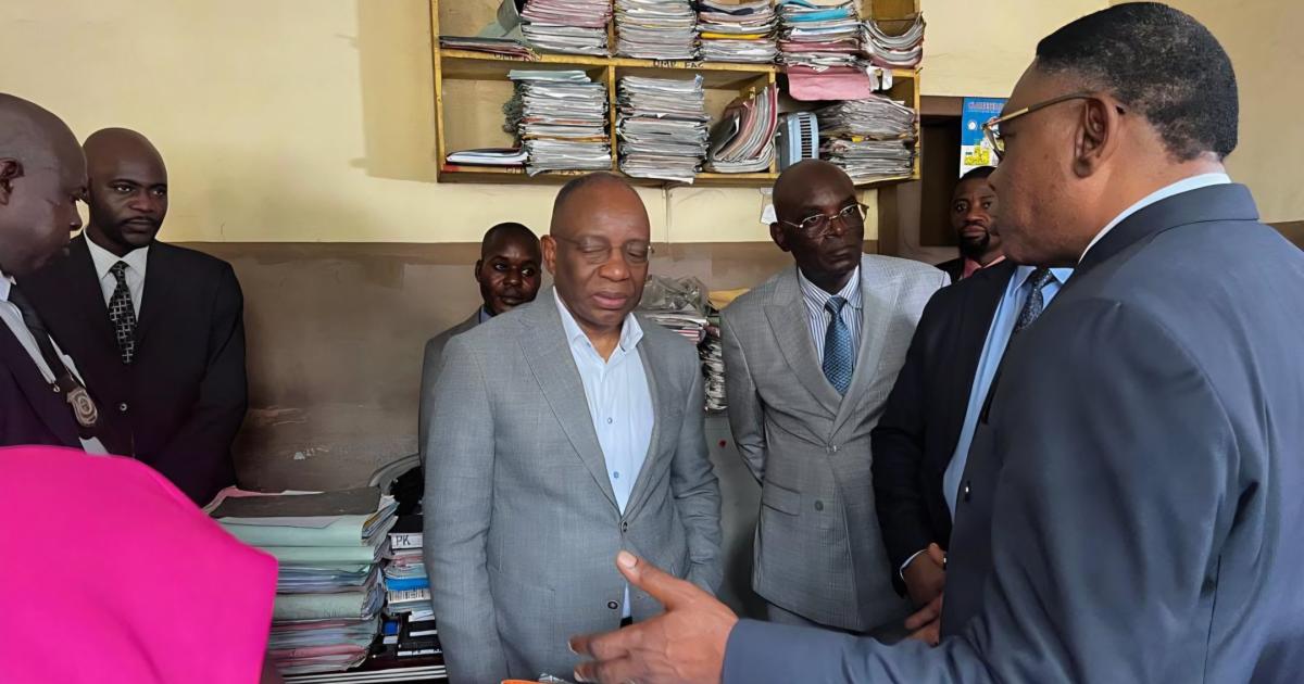 Visite de Guillaume Ngefa au tribunal de paix de Kinshasa/Kinkole 