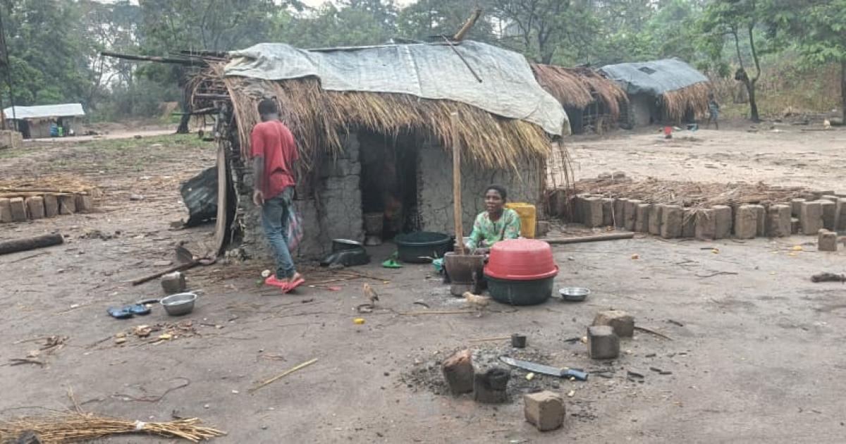 Une famille retournée à Mukimbo, village à près de 40 kilomètres de Nyunzu-centre(Tanganyika), après des violents affrontements entre Twa et Bantou