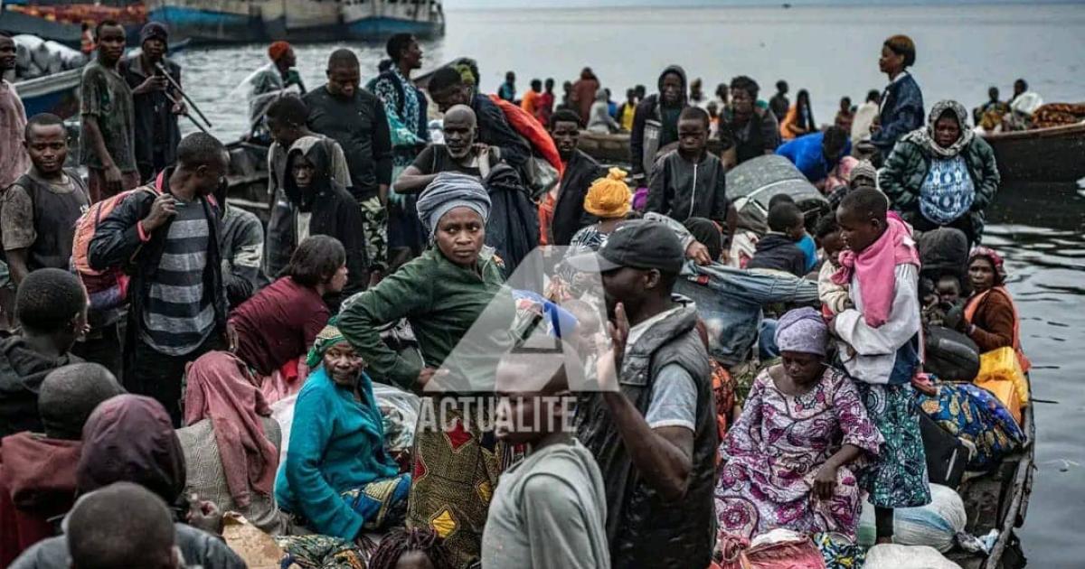 De petites commerçantes au port de Kituku, à l'ouest de Goma