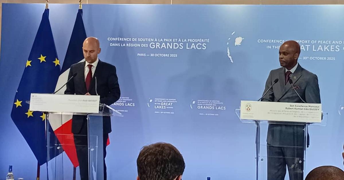 Jean-Noël Barrot, ministre français de l’Europe et des Affaires étrangères, et son homologue togolais, Robert Dussey.