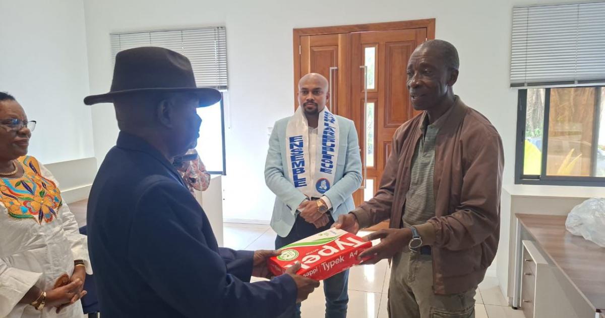 Huit Mulongo reçoit symboliquement les matériels