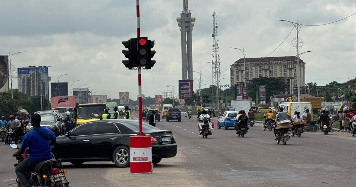 A Kinshasa, capitale de la RDC, des feux de signalisation conçus et fabriqués localement 
