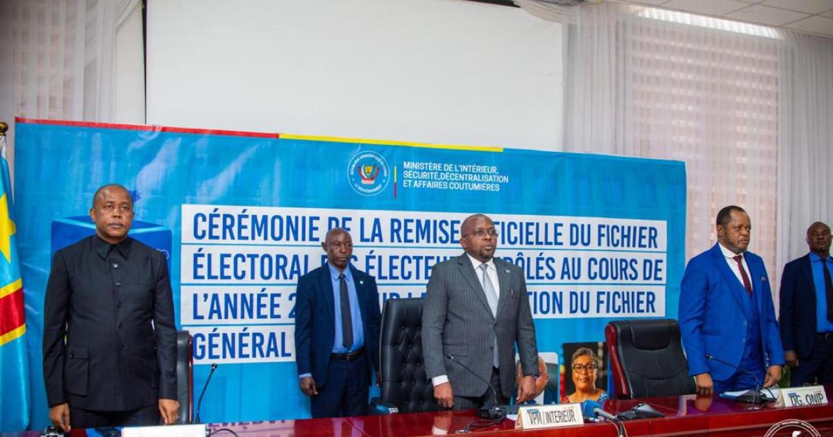 Cérémonie de la remise officielle du fichier électoral des électeurs enrôlés au cours de l’année 2022 à l'ONIP 