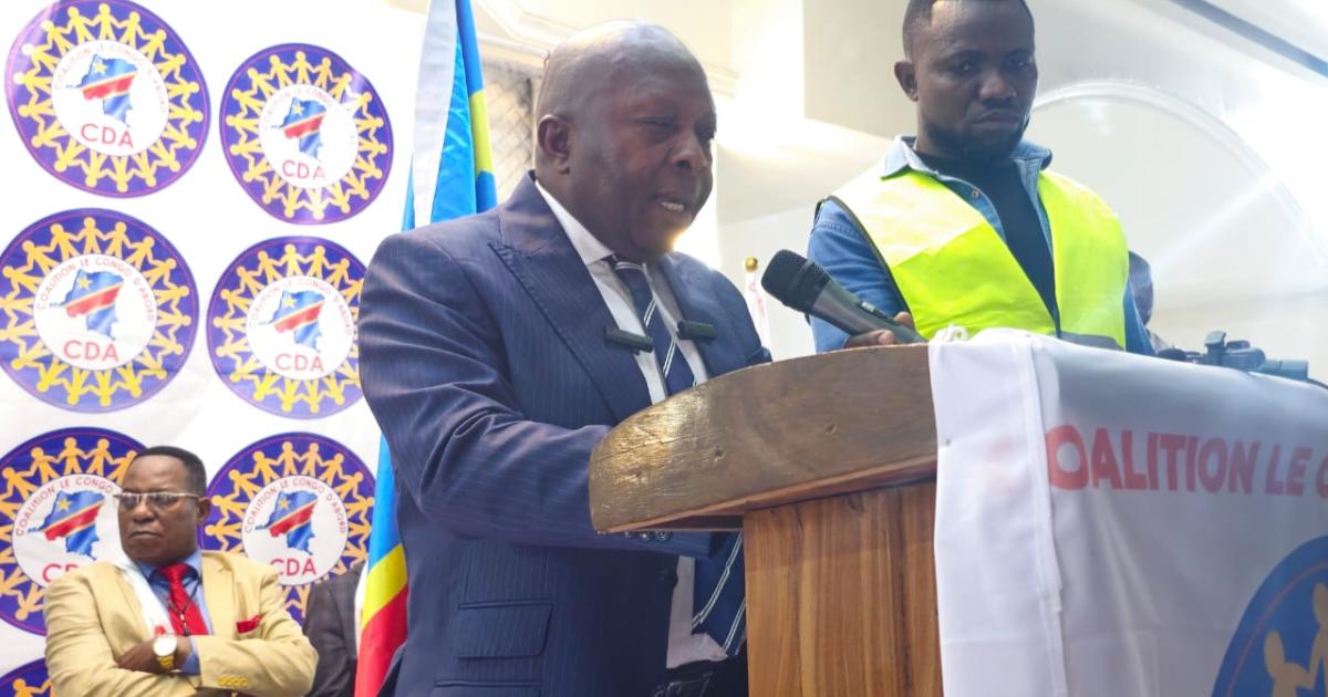 Toussaint Alonga s'exprimant lors du lancement de Congo d'Abord