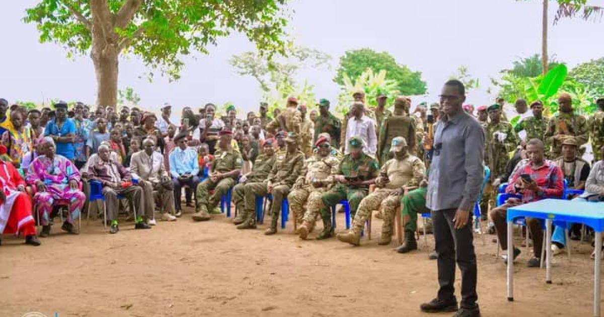 Reddition des Mobondo au Kwango en présence d'Eliezer Ntambwe, ministre délégué à la Défense