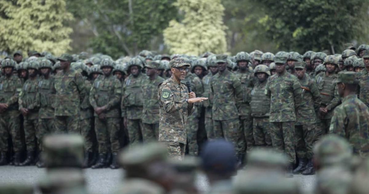Kagame et les officiers de RDF