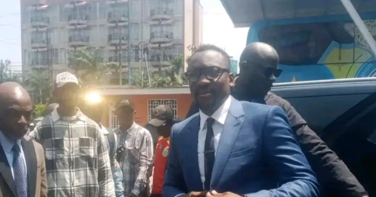 Shabani Nonda lors du dépot de sa candidature comme président de la FECOFA 