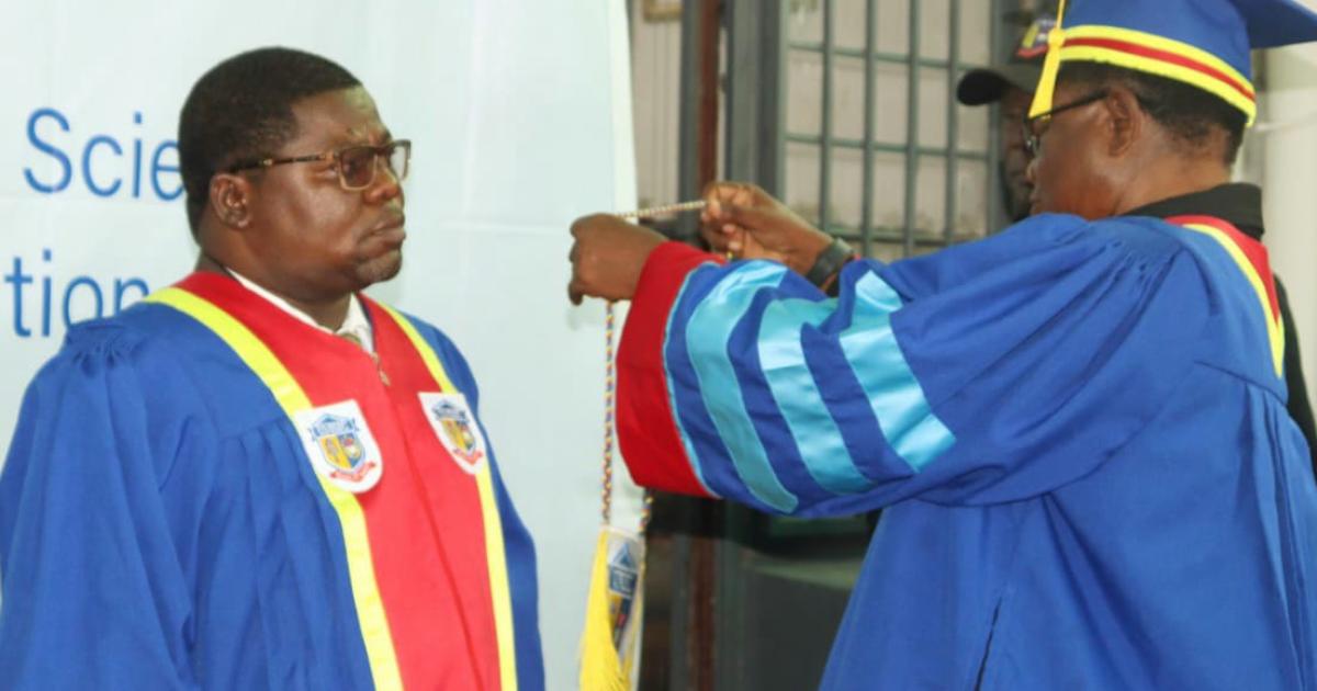 Fabrice Akaa lors de la soutenance de thèse doctorale 