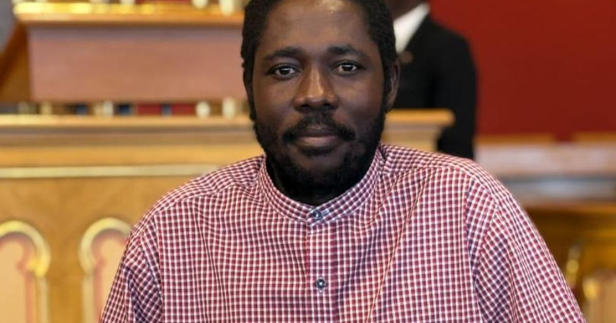 Robert Angenong'a