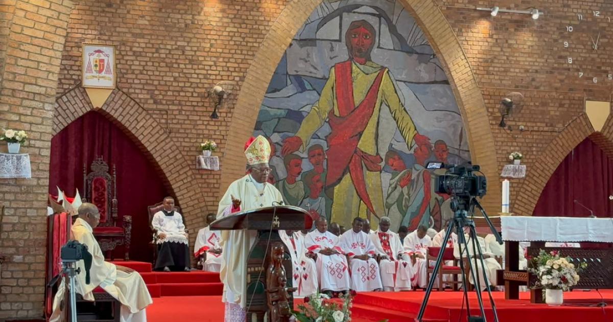 Le Cardinal Fridolin Ambongo célébrant la messe le 30 juin 2026