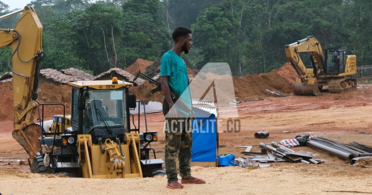 Un milicien Simba sur le ite d'exploitation 