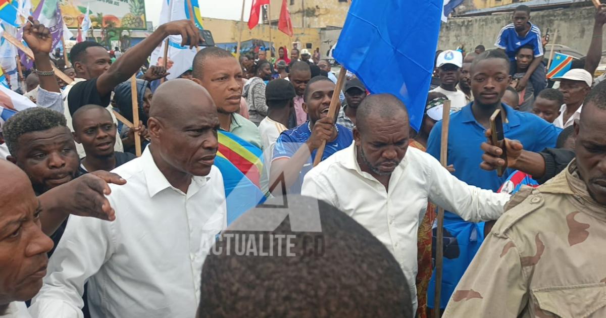 Arrivée de Fayulu pour la manifestation de l'opposition