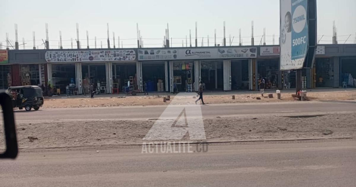 Kinshasa. Maison commerciale à Terre Jaune, à N’sele