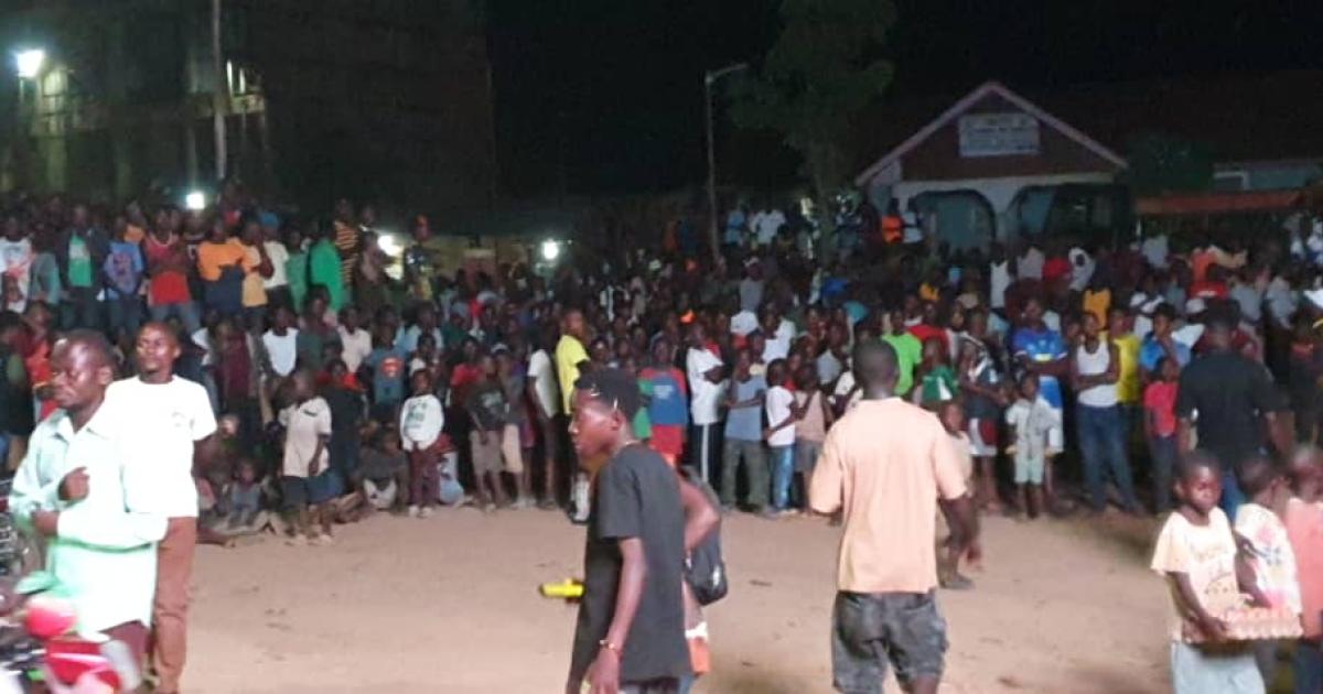 Des jeunes dans la commune rurale de Walikale lors du match Portugal vs RDC 