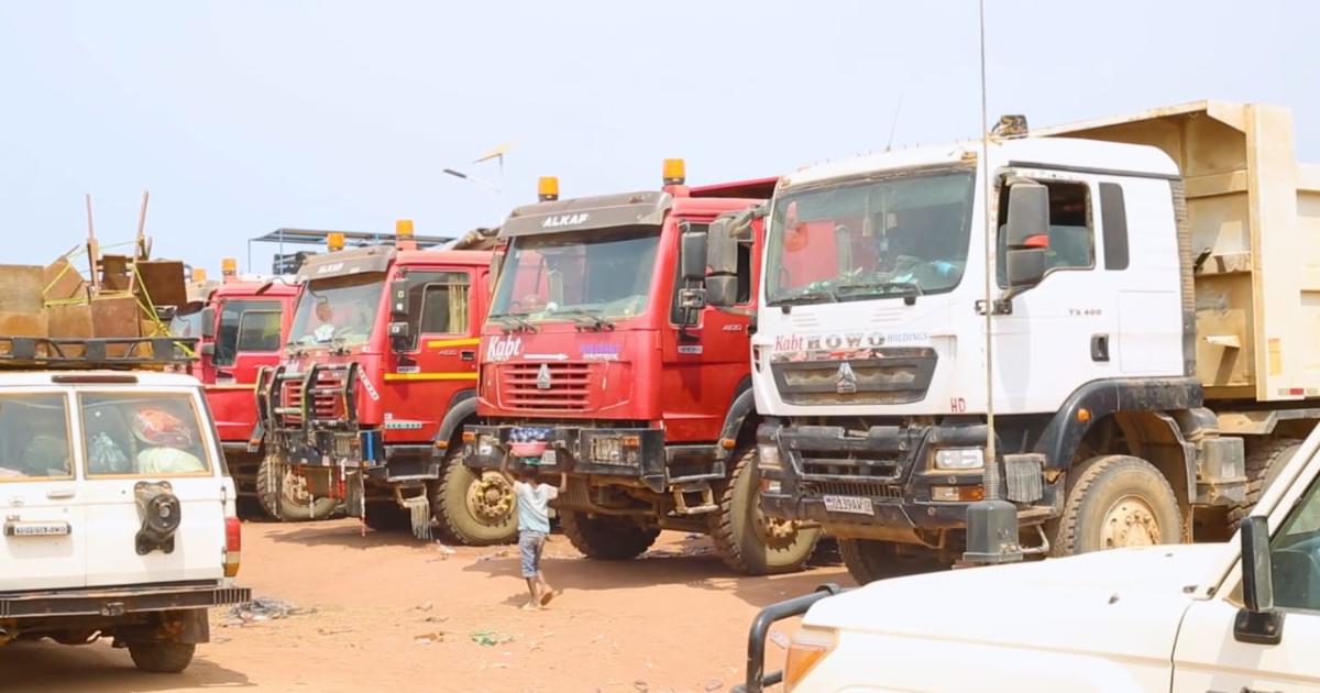 Des camions dans un terminal au Tanganyika