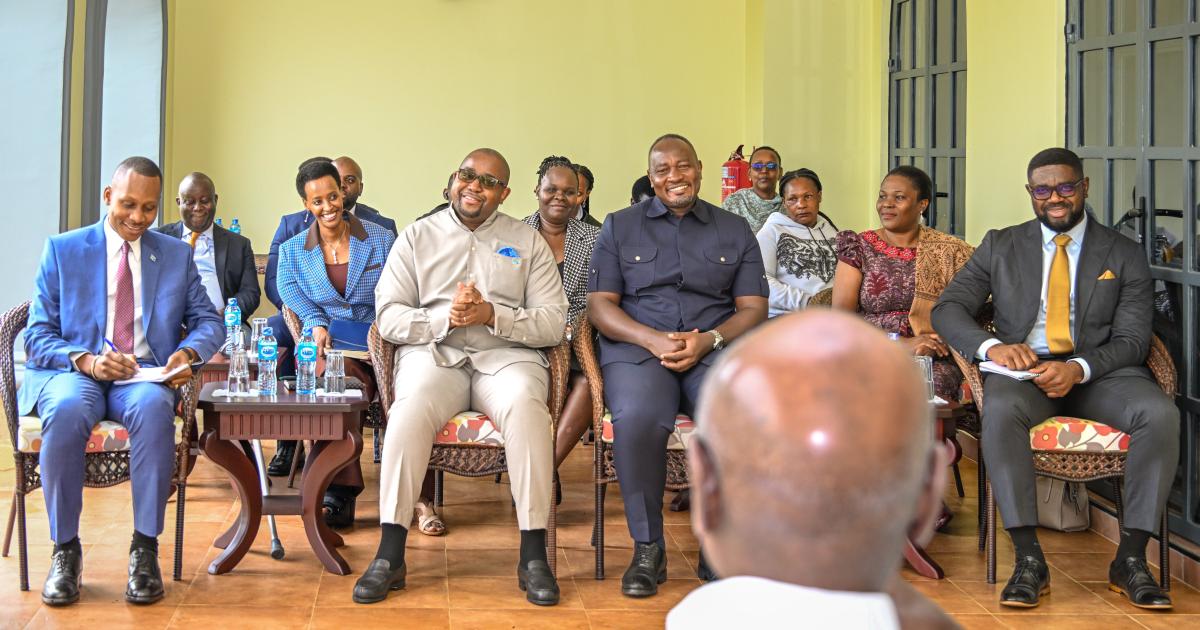 Floribert Anzuluni reçu par Yoweri Museveni