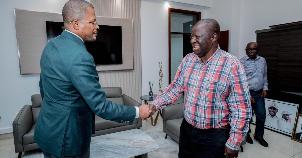 Didier Budimbu, ministre des sports, et Fréderic Kitengié, SG du TP Mazembe, lors d'une rencontre en novembre 2024 