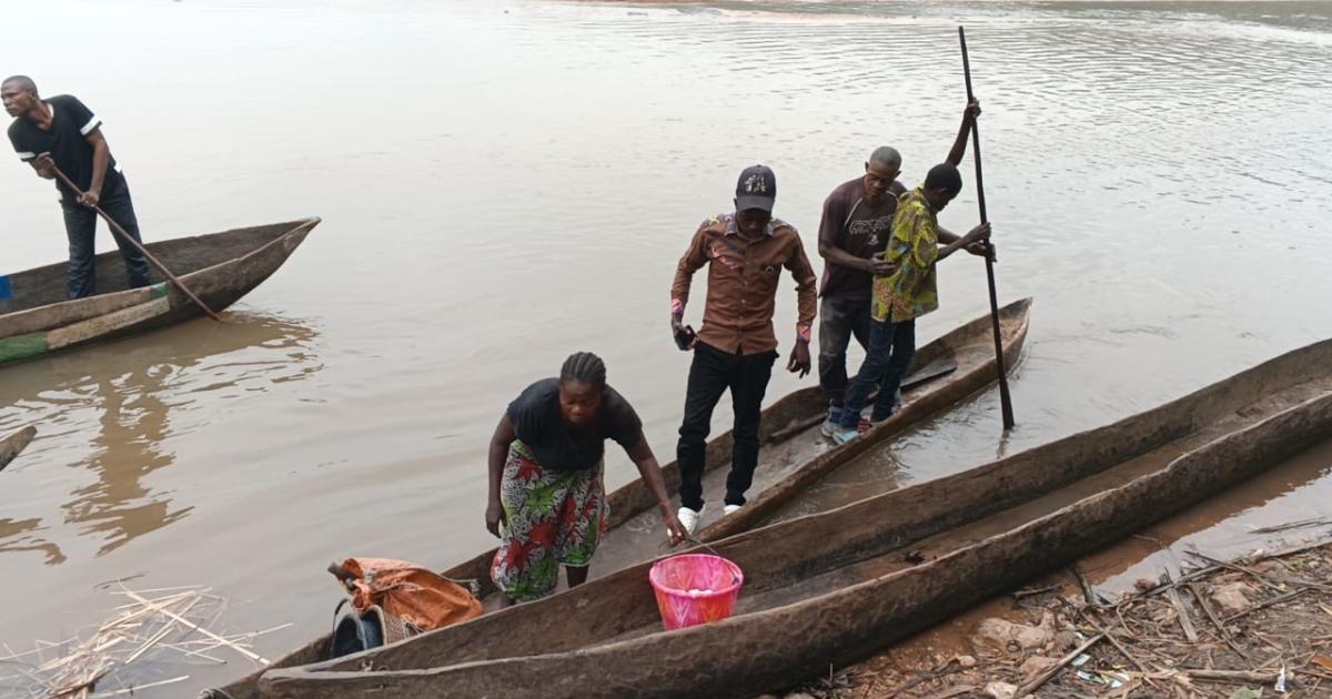 Popokabaka : bac en panne depuis 4 ans, la traversée de la rivière Kwango devient une véritable épreuve pour élèves, enseignants et agriculteurs
